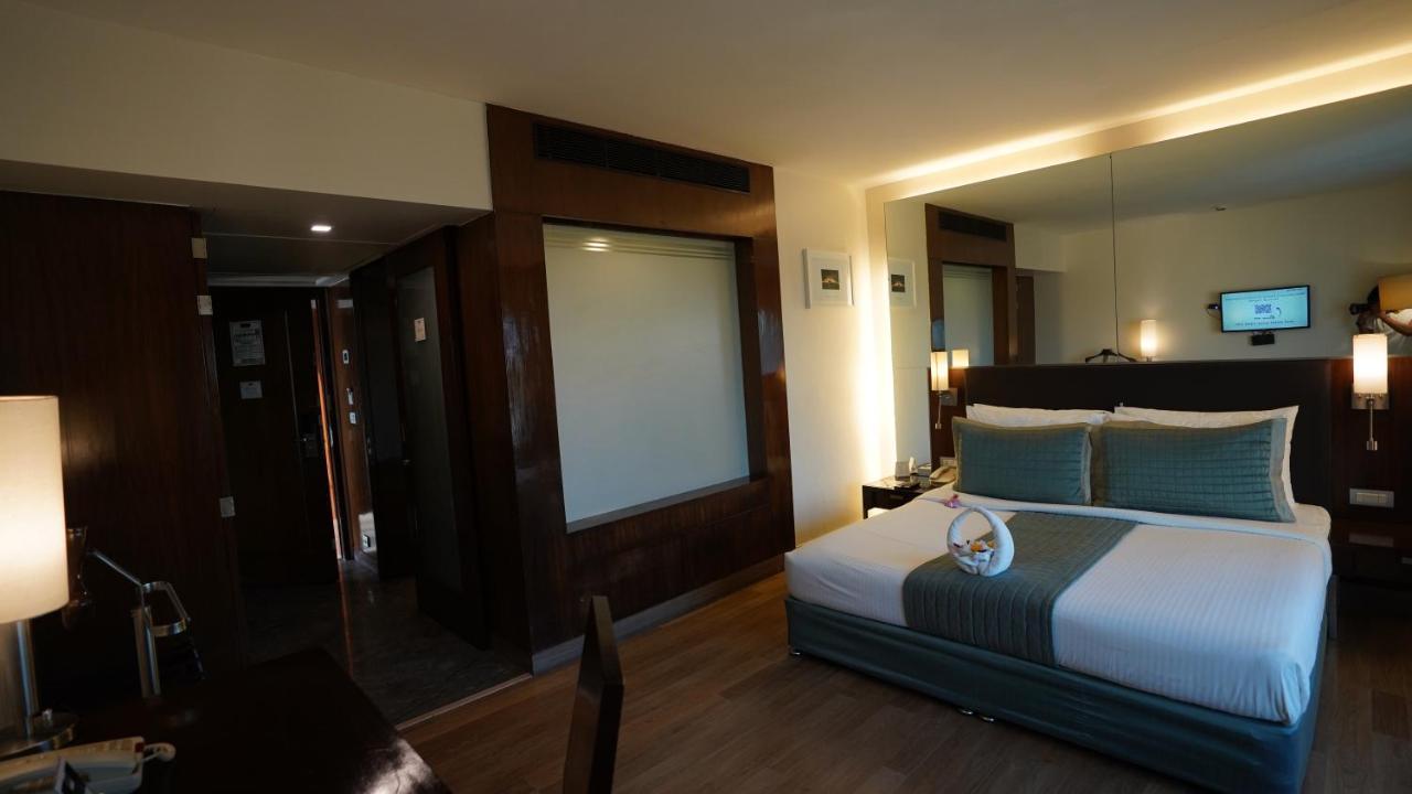 St Laurn Koregaon Park Pune Esterno foto