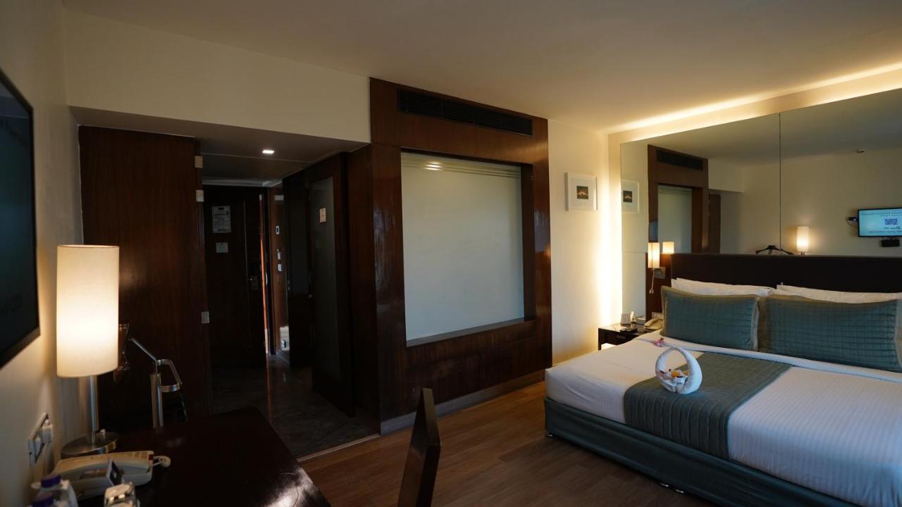 St Laurn Koregaon Park Pune Esterno foto
