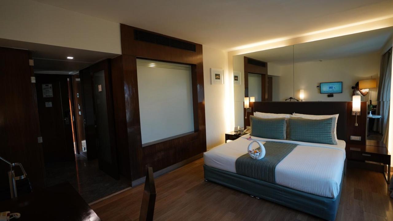 St Laurn Koregaon Park Pune Esterno foto