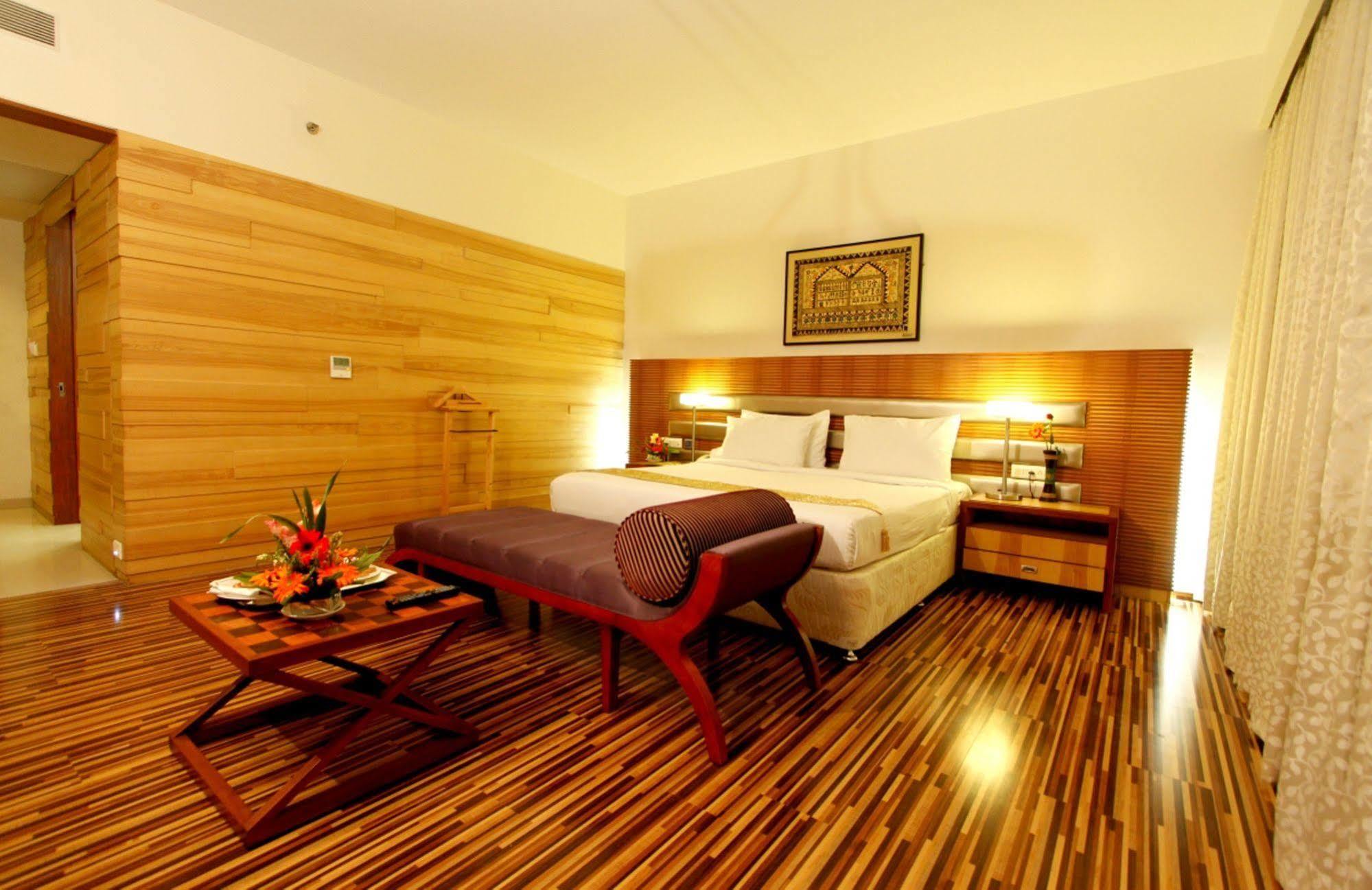St Laurn Koregaon Park Pune Esterno foto